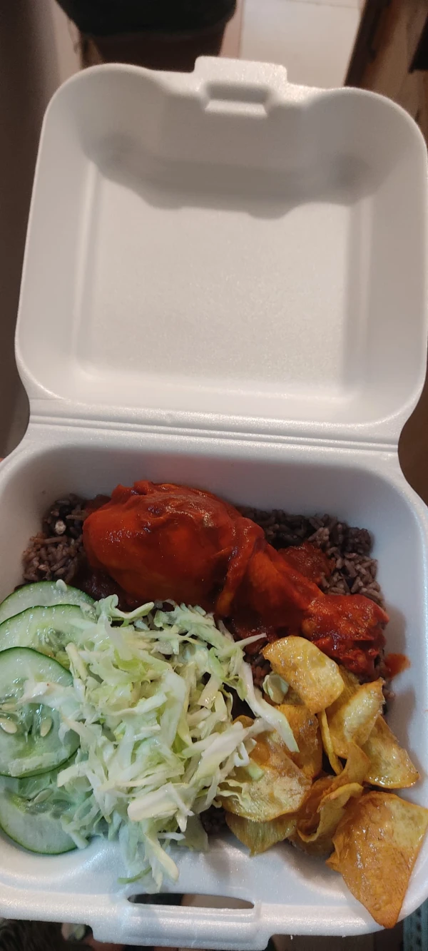 Pollo en salsa(1 pieza)'s foto | Las Cucas |  BizneCubano